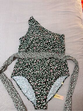 NWT Summersalt One Shoulder Swimsuit